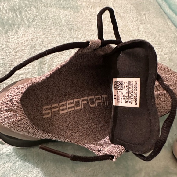 Under Armour Women's Gray Athletic Shoes - Picture 7 of 8